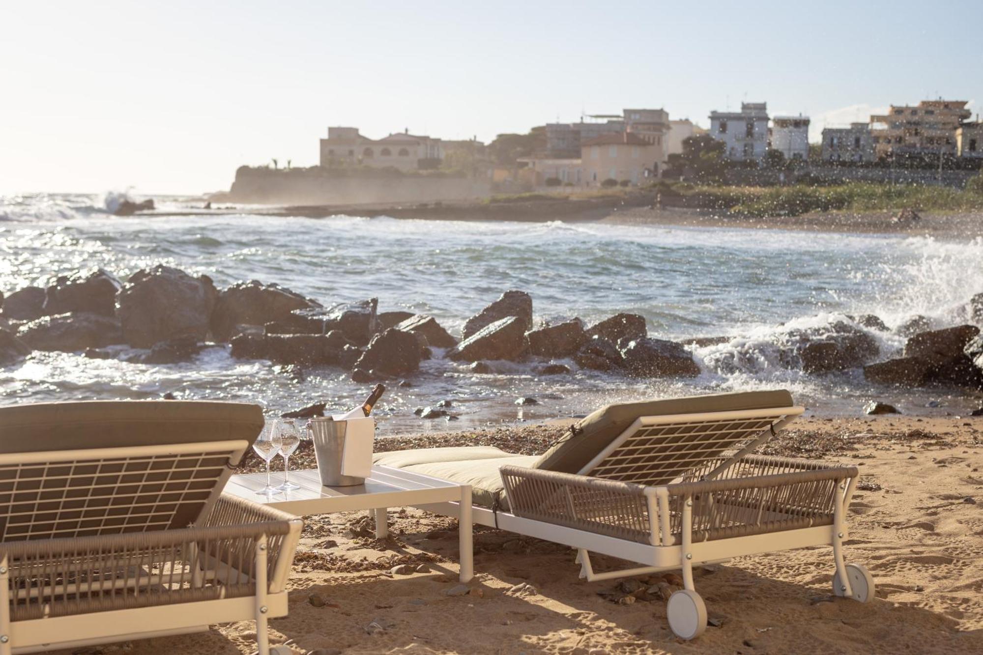 Le Suites Sul Mare Di Esterina Civitavecchia Bagian luar foto