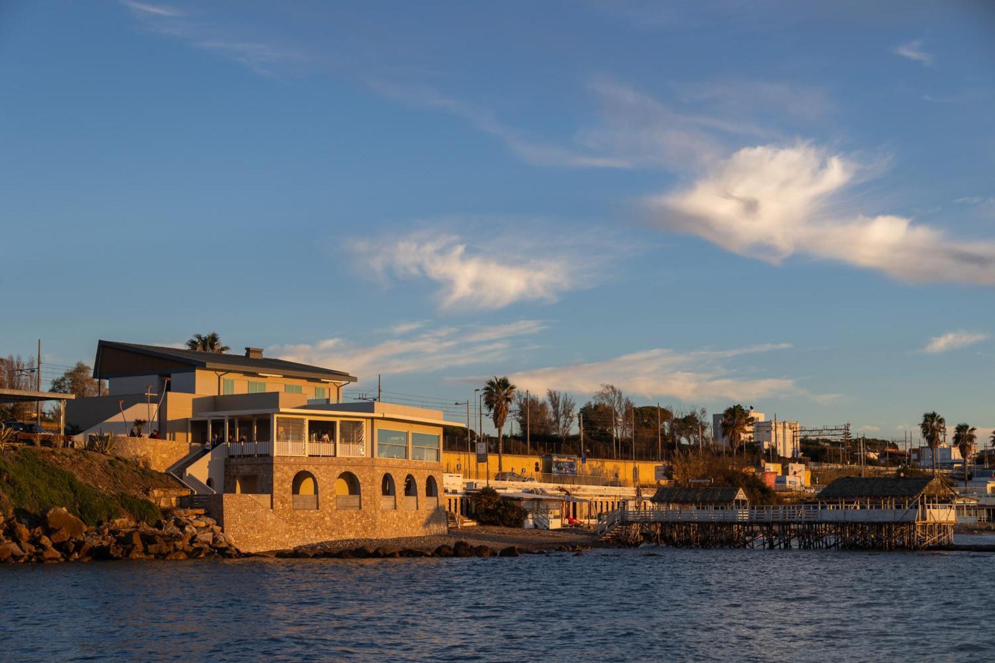 Le Suites Sul Mare Di Esterina Civitavecchia Bagian luar foto
