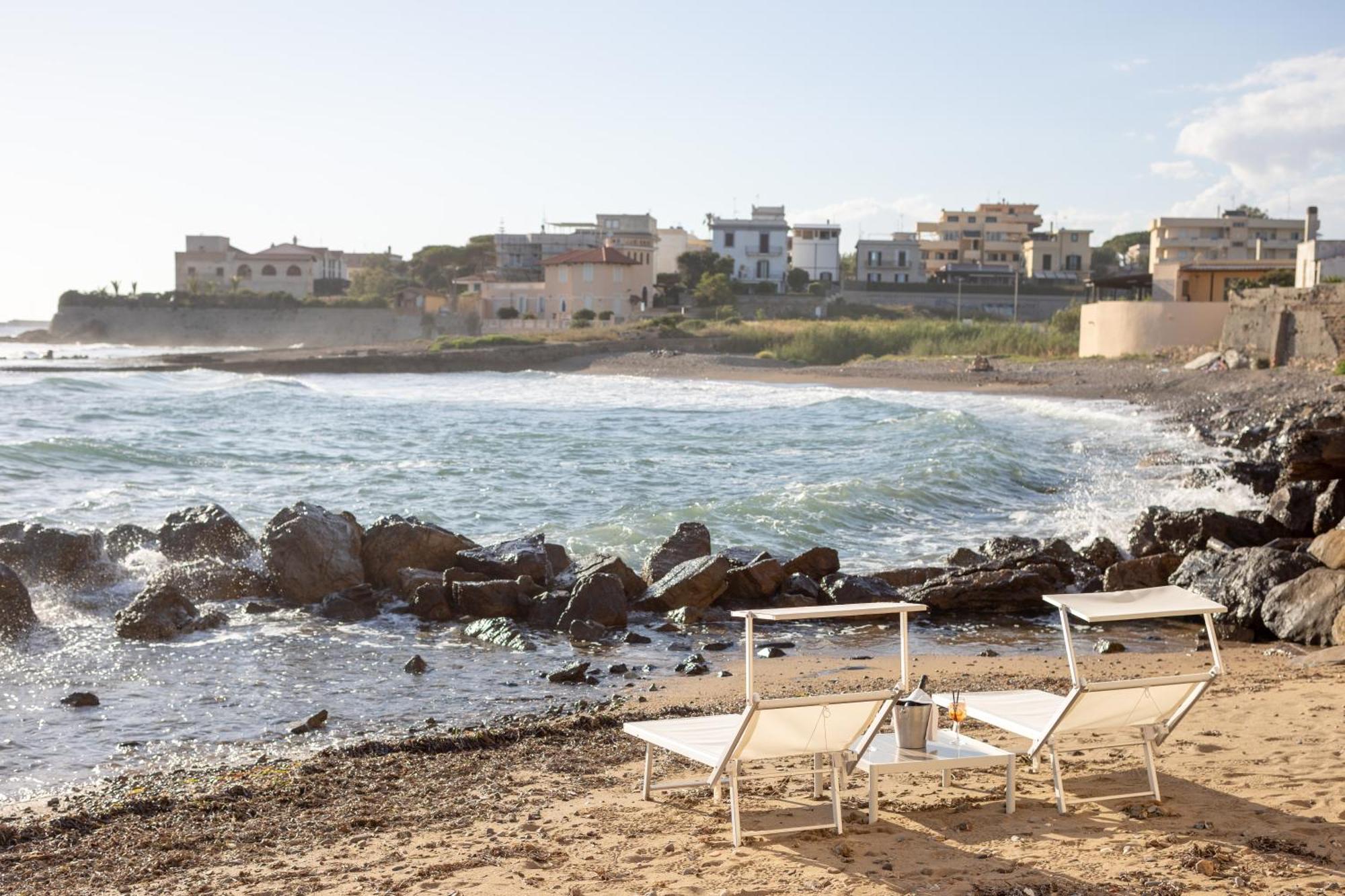 Le Suites Sul Mare Di Esterina Civitavecchia Bagian luar foto